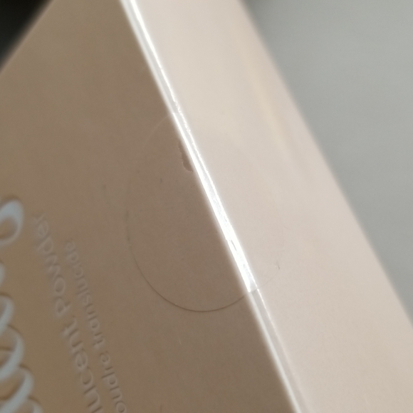 Skinn Translucent Powder - Picture 3 of 5